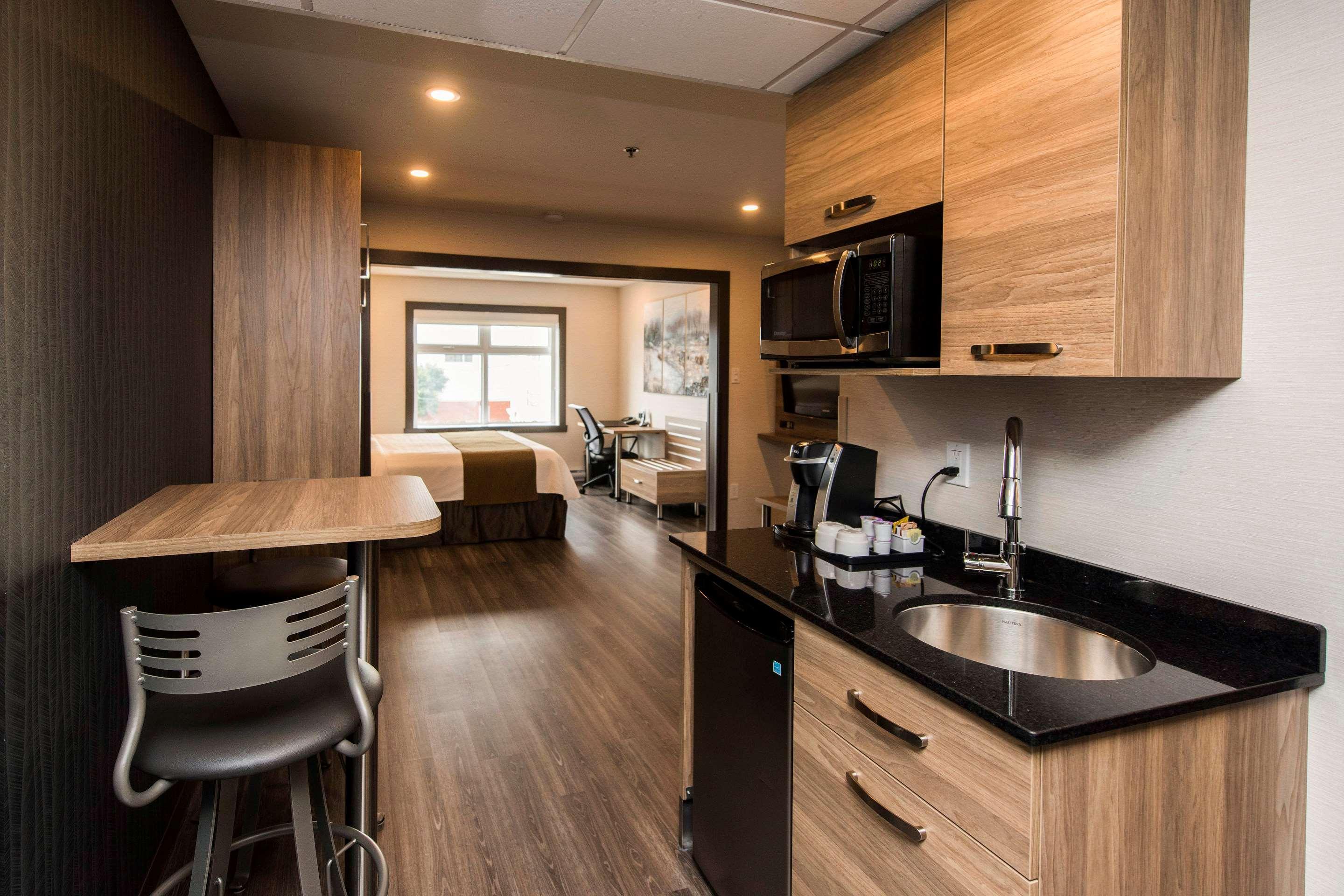 Quality Suites Дрюммондвилл Экстерьер фото
