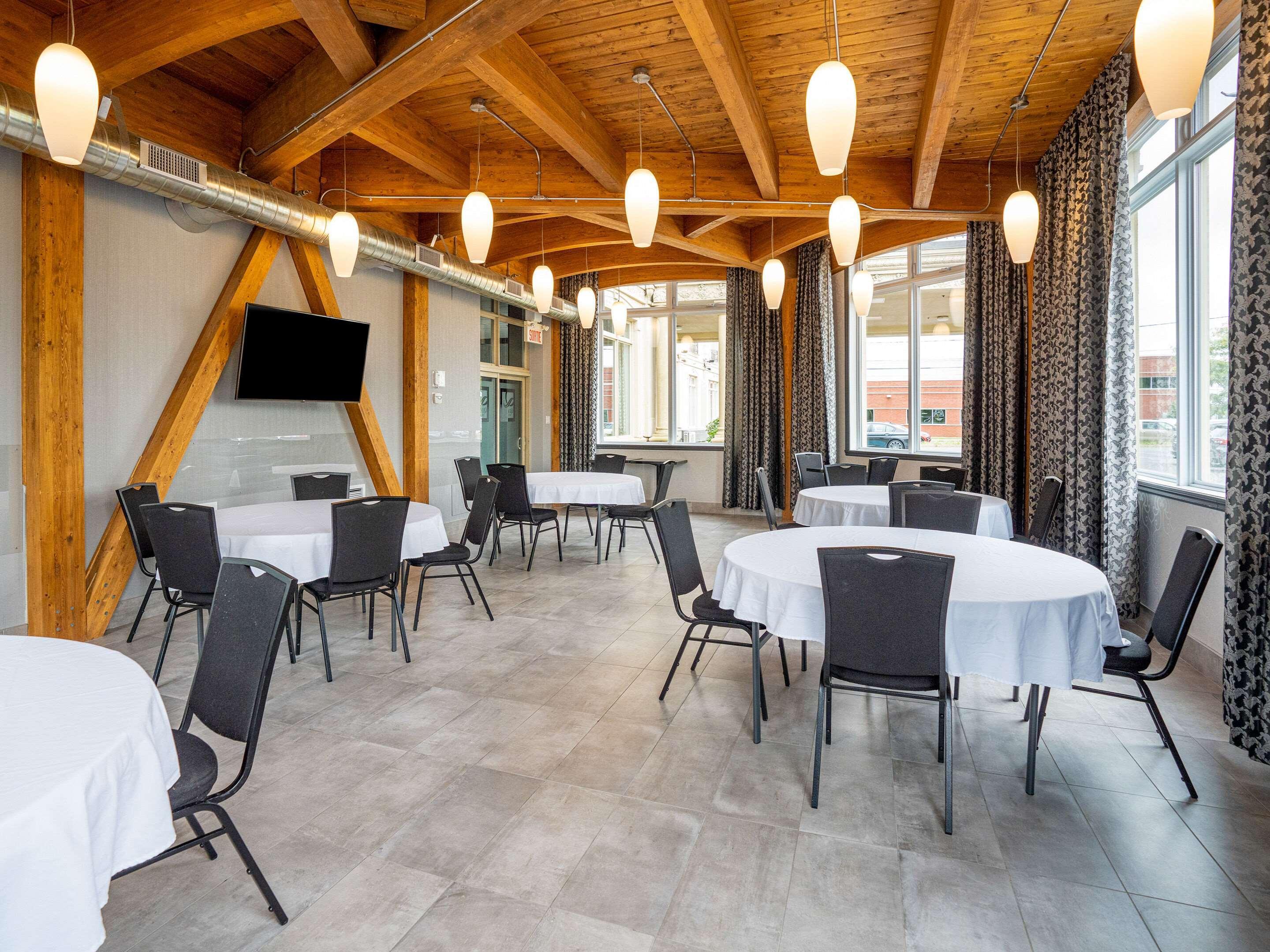 Quality Suites Дрюммондвилл Экстерьер фото