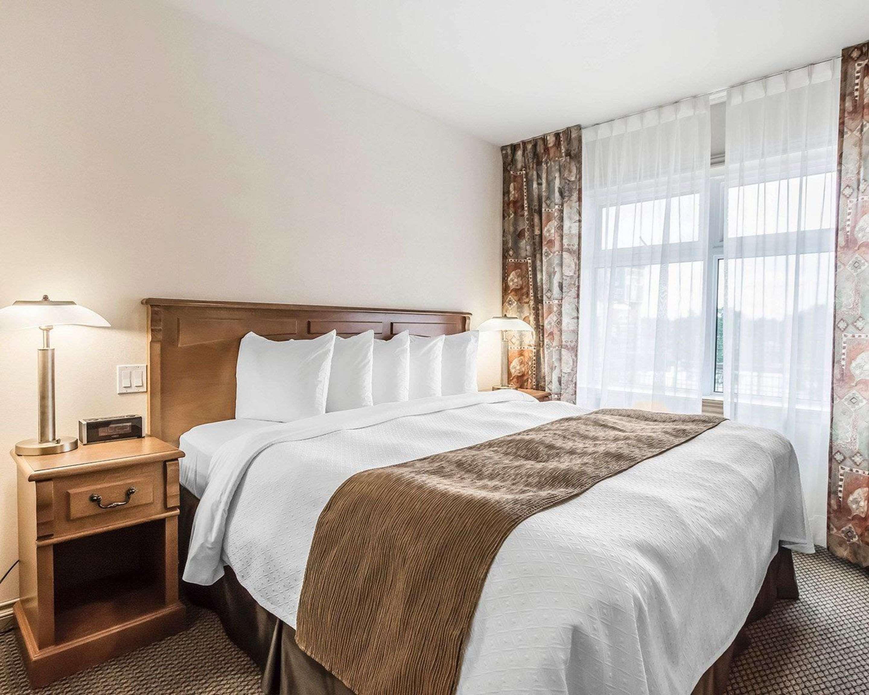 Quality Suites Дрюммондвилл Экстерьер фото